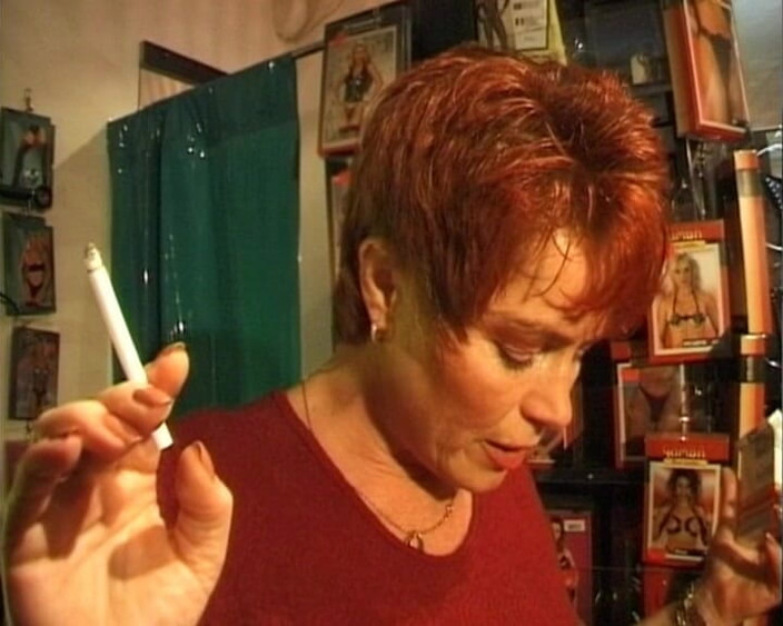 Busty German Sluts: Büyük memeli Alman orta yaşlı seksi kadın seks dükkanında sikiliyor
