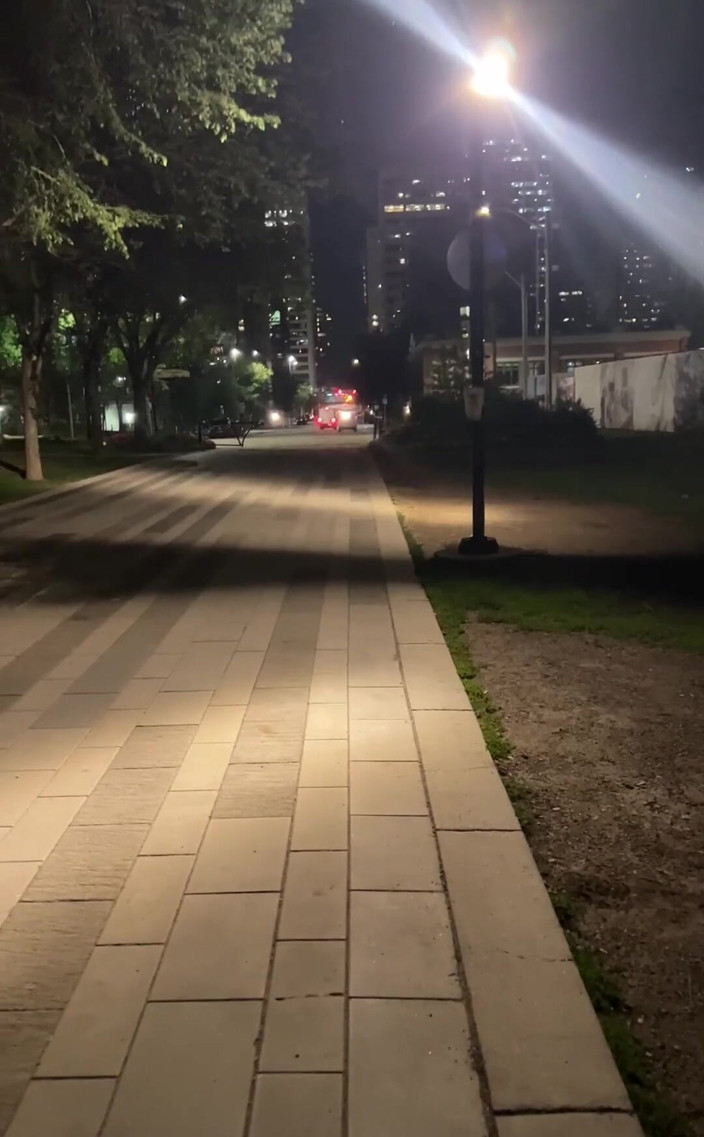 Eva Pans: Jalan-jalan di Downtown