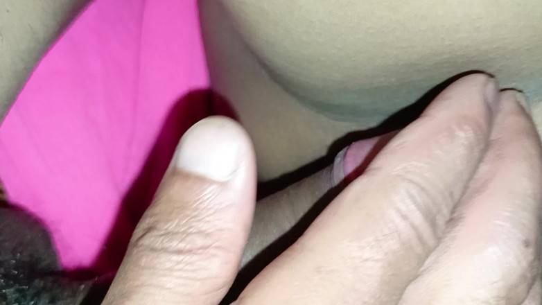 Nepali Closeup: Šukám svoji nevlastní sestru s dvojitým creampie