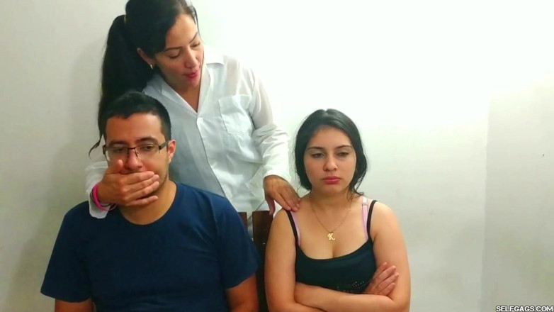 Selfgags Latina Bondage: Ruka přes ústa a lepicí páska terapie pro zlobivý pár!