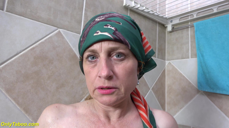 Only Taboo: La nonna di 72 anni si prolasso la figa