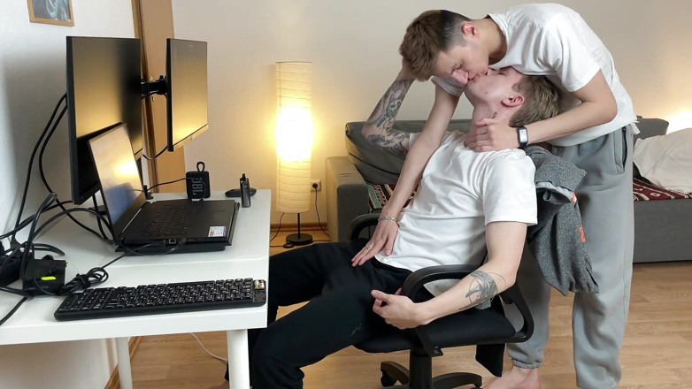Ethan Lestray: Convidado para visitar o fundo suculento saiu de sua bunda...