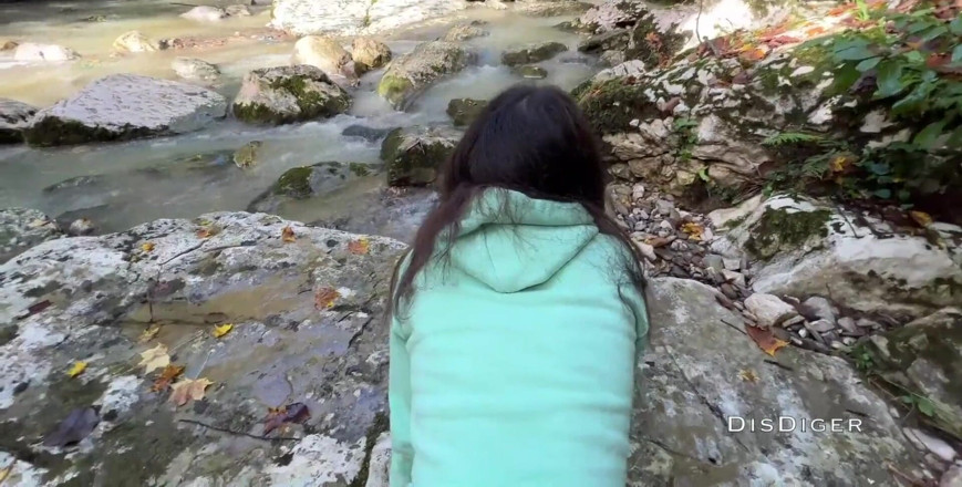 Dis Diger: Fucked Cute Girl Guide przy Wodospadzie. Ekstremalny seks w naturze