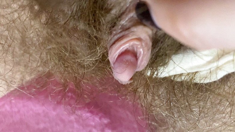 Cuteblonde666: 极端特写手淫毛茸茸的阴户大阴蒂摩擦