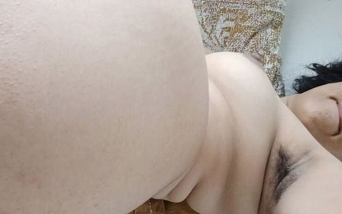 GlamorousBow9: Follando a mi amigo de la universidad en la habitación...