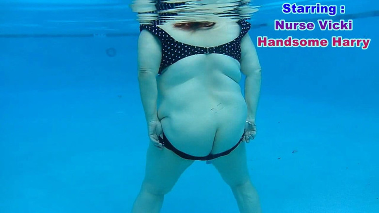 BBW nurse Vicki adventures with friends: Divertimento bagnato selvaggio al sole video completo