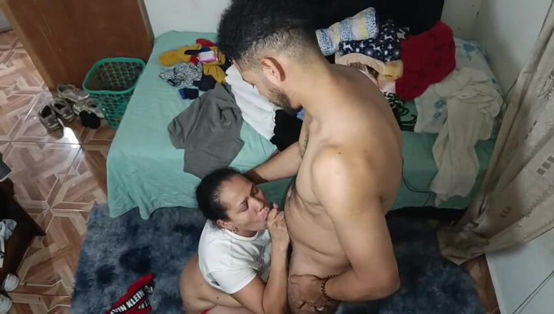 Ckmilkmam96: Moje sousedka mi kouří ptáka, dokud se jí nevystříkám do...