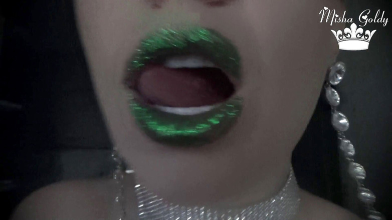 Goddess Misha Goldy: Leche dura para mis labios verdes brillantes