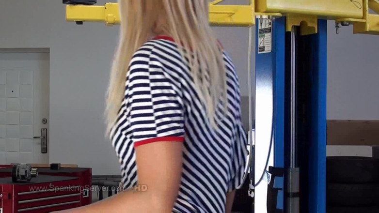 Spanking Server: Charlie frustato senza preservativo