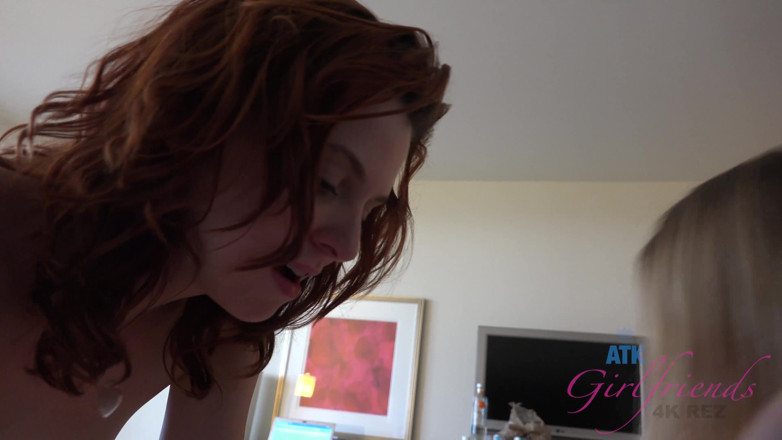 ATK Fans (Girlfriends): Trio dans un hôtel en POV avec Alexia et Emma