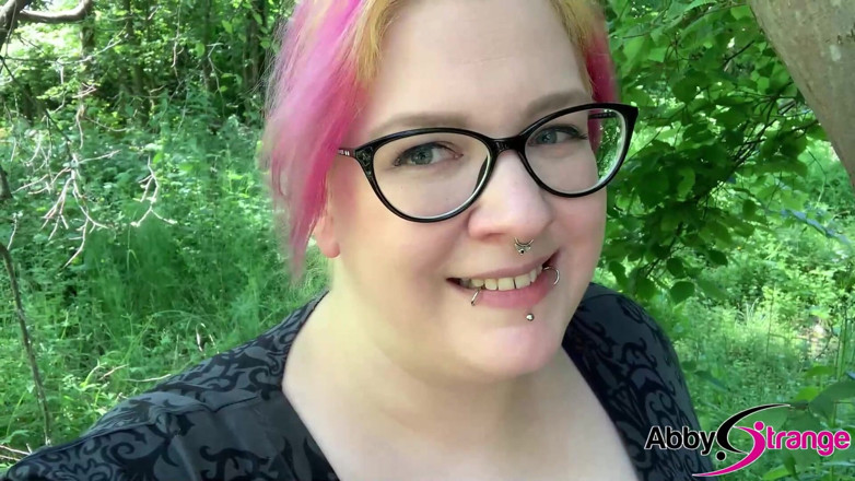 Abby Strange: Piss-zusammenstellung - deutsche bBW abby seltsam pissen, draußen