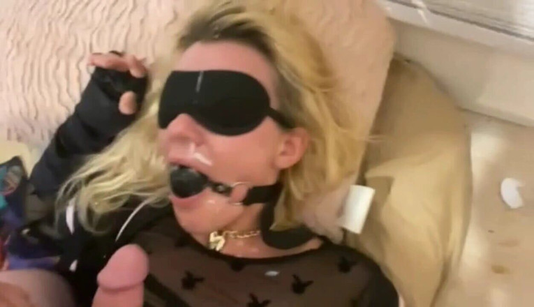 Kinkynites: Caliente milf le encanta probar leche varias veces facial, bdsm