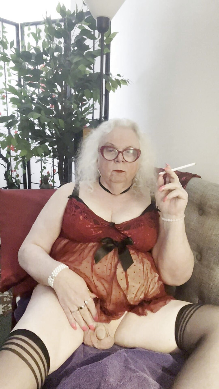 Constance: 내 오줌을 빨고 따먹어