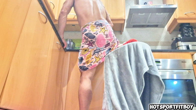 Hotsportfitboy: Gran polla en la cocina - frotando en el mostrador y...