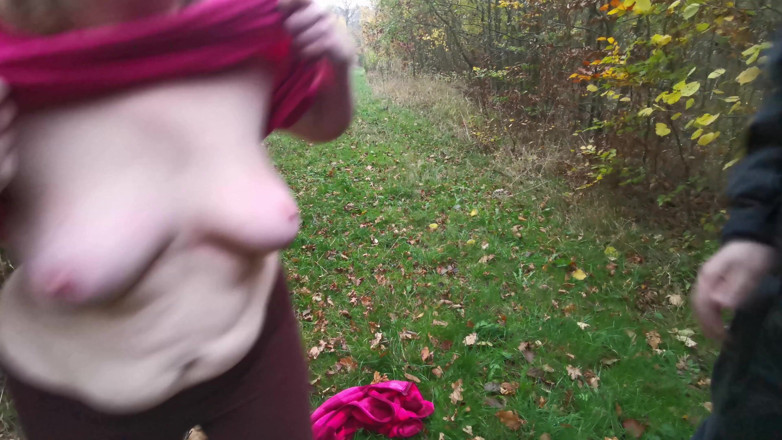 Bouncy Tits Action: Покажи мне свои сиськи для пощечины