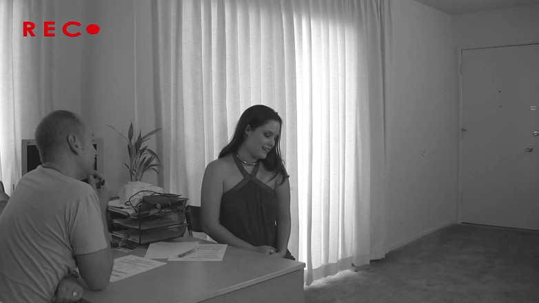 Femdom Sex: Сором'язлива красуня трахається на інтерв'ю