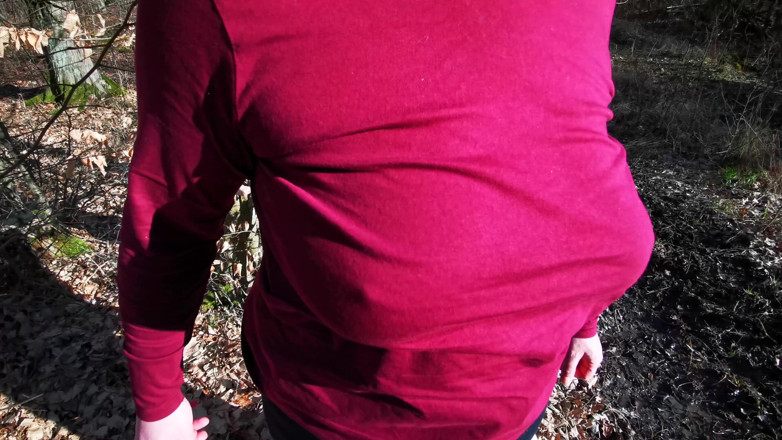 Bouncy Tits Action: Seins bien dressés