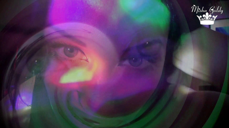 Goddess Misha Goldy: Membuatmu terpesona sama banci