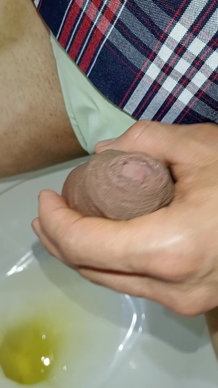 rey10rey10: Masturbuje się z ogromną niespodzianką