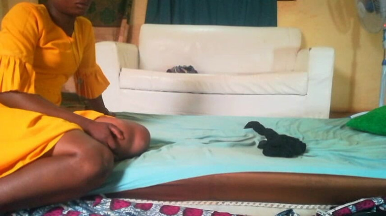 Sex tatie dessi: Mi hermosa hijastra no se avergüenza de vestirse delante de...