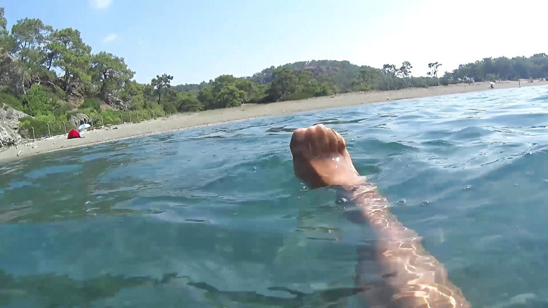 Nylondelux: Nude Pantyhose in the Sea