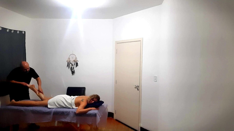 Gabi SweetCouplesStories: Elle est allée se faire masser, mais a été surprise par...