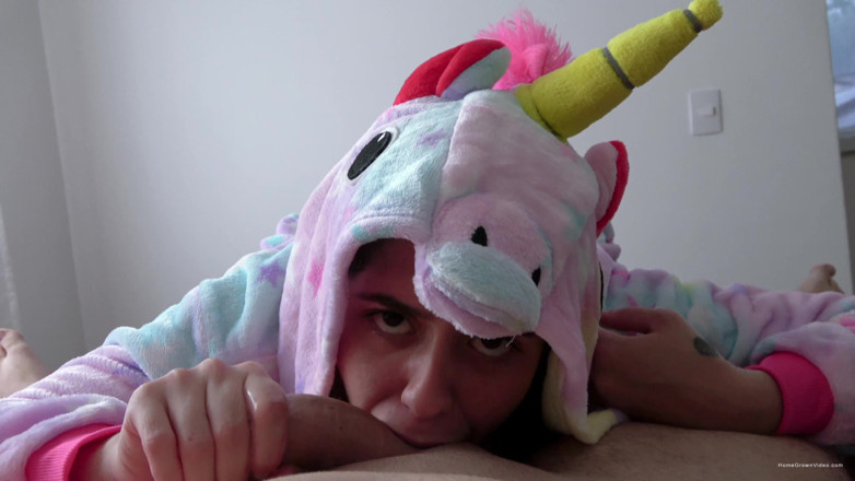 Homegrown Swingers: Onesie дівчина катається на члені