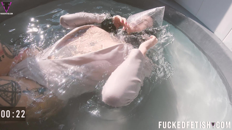 Fucked fetish: 4k su boğma seksi latin tanrıça mayo devriliyor