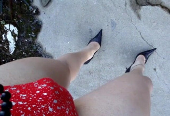 Joana Love: oonchi eri ke joote men hot vok