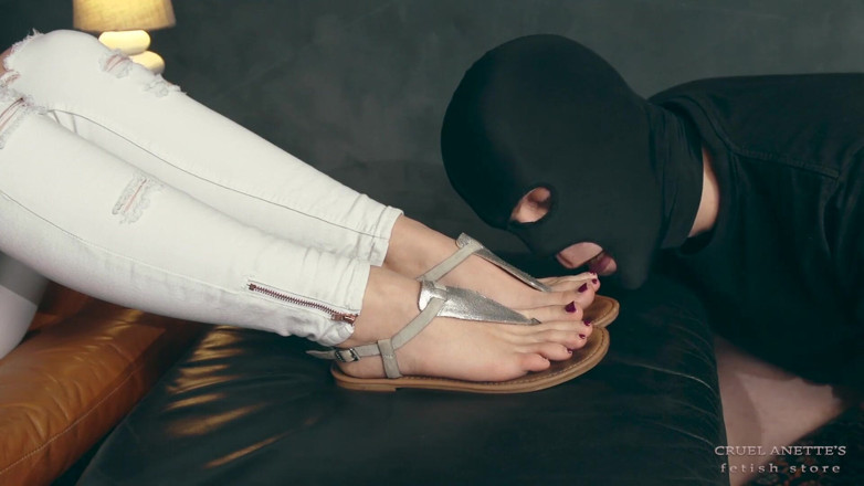 Cruel Anettes fetish world: Pembersih sandal