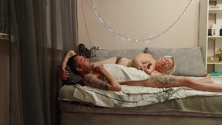 Zona901: Nachbarin macht einen tiefen blowjob und schluckt sperma