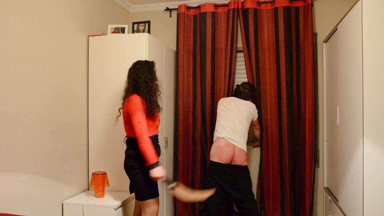CM Fetish: Castigo por las cortinas
