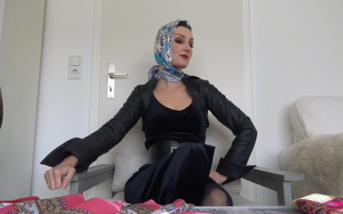Lady Victoria Valente: Mencuba tudung baru - diikat berbeza