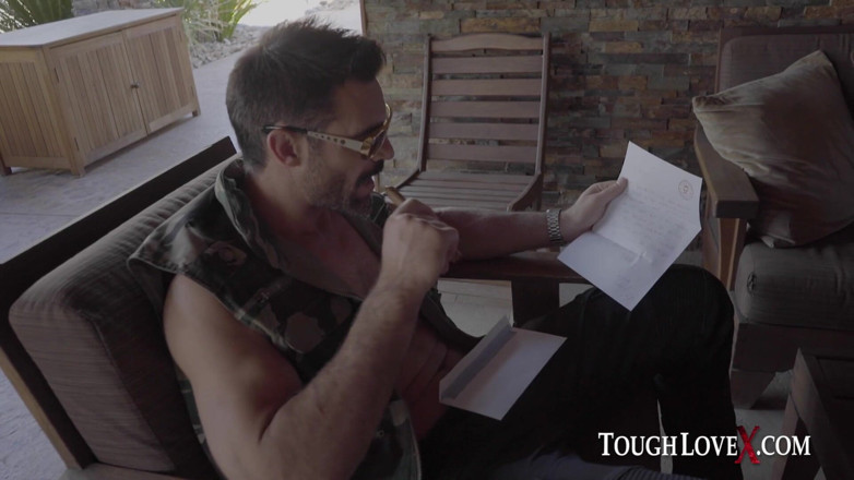 ToughLoveX: Carmen Caliente, fan numéro un de Karl, le supplie de...
