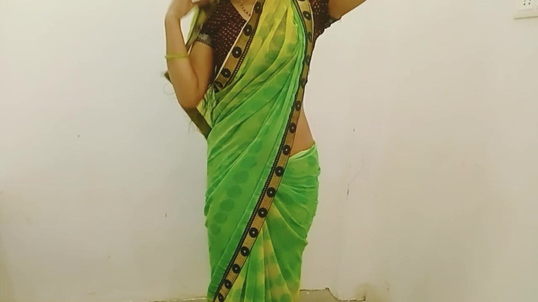 Ankurpriya000: Tu Priya bhabhi cambiándose de ropa delante de su devar