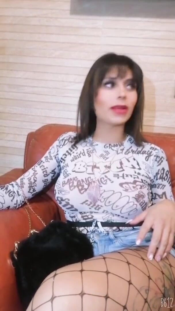 Barbietransxxxx: tranny dává orální sex kamarádovi