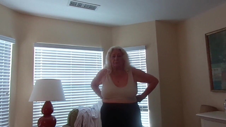BBW nurse Vicki adventures with friends: Сексуальная голландская девушка-блондинка теперь 84 и все еще красивые платья и раздевалки 4 U