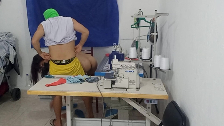 NEGRITA SEXY: Petualangan sensual si cewek super semok ini dientot sama teman...