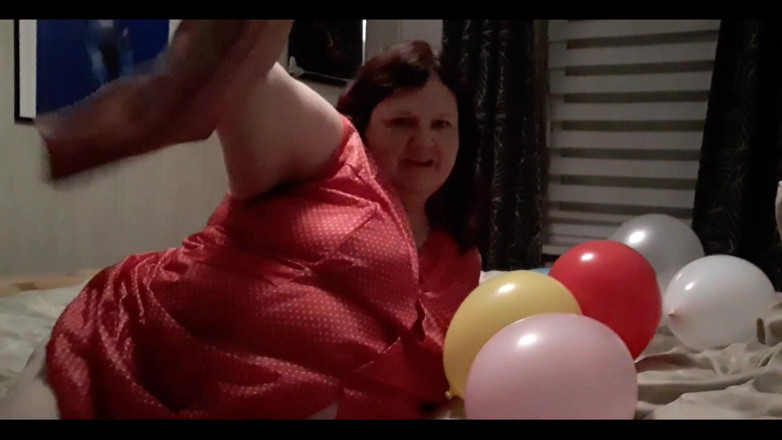 tammara big: Leker med ballonger medan du bär en labbrock. Jag testade...