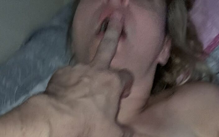 PlavaGazella: クソ金髪熟女と美しい大きなお尻