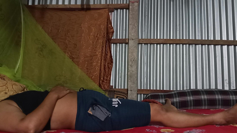 SAFI TV: La teen matrigna condivide il letto con la malvagia matrigna