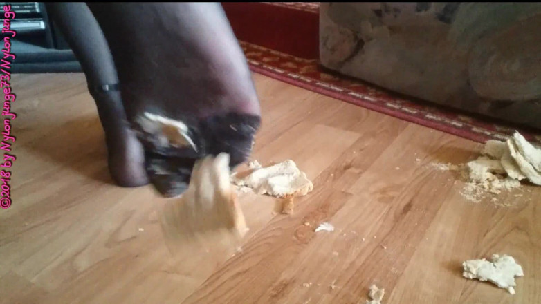 Carmen_Nylonjunge: Irisan Dihancurkan Roti Panggang