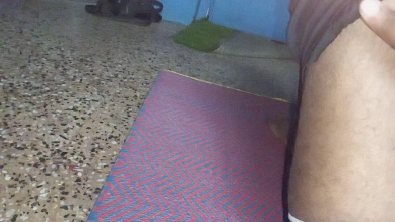 Sweet Indian cock: Ik masturbeerde mijn lul in de tuin vandaag