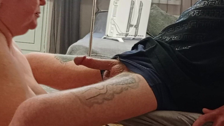 Zona901: La ragazza fa un pompino profondo e ottiene un boccone...