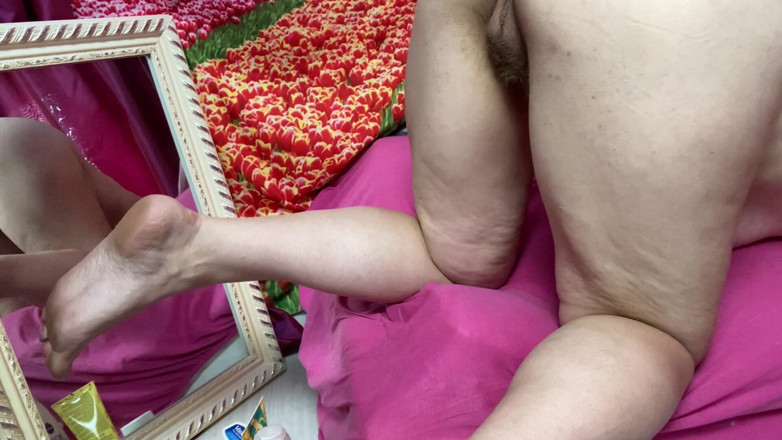 Firise: Firise slapping her pussy