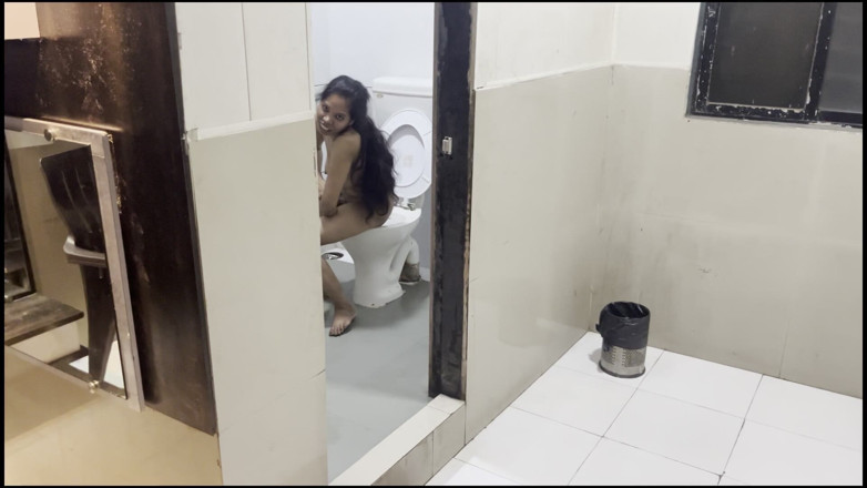 NikiRathod: このサイトで最も人気のあるのは、ホテルでの水風フェラチオを伴うセクシーな自然な胸を持つことです