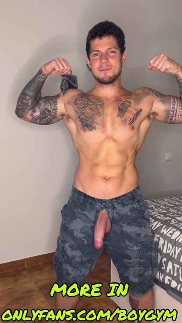 BoyGym: 털이 무성한 보지를 따먹는 거유 밀프