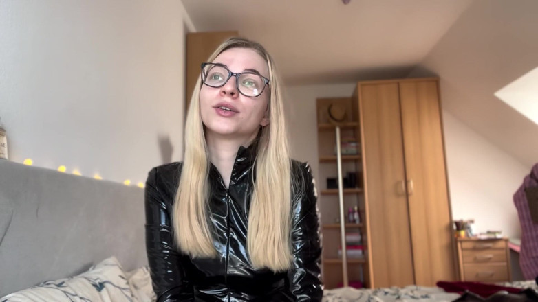 Goddess_Bella_Rae: Bạn có cảm thấy tồi tệ về việc là một...