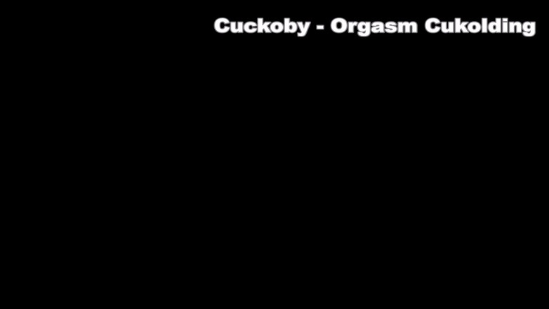 Cuckoby: 不貞の妻を持った夫は彼の妻が後背位をファックするのを見ます