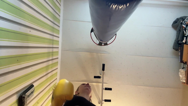 Hottie goddess: Boxpunsch dessous necken pOV